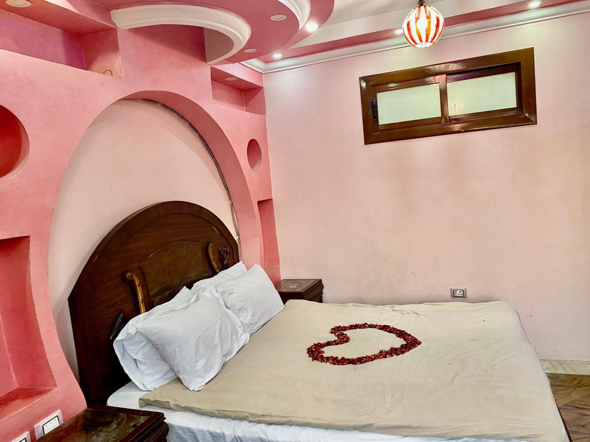 Pyramids Hills View Apartment *