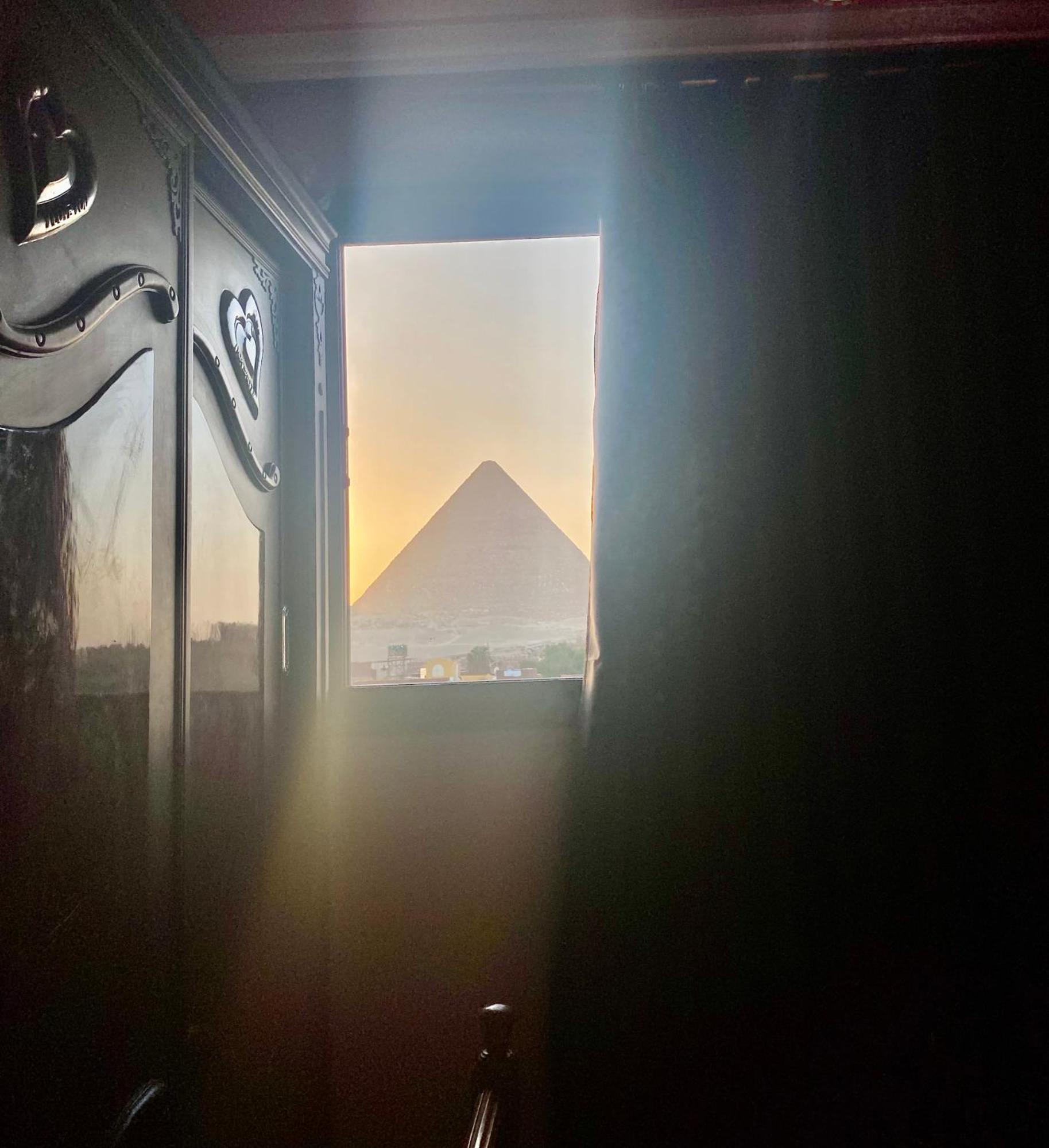 Pyramids Hills View * Cairo