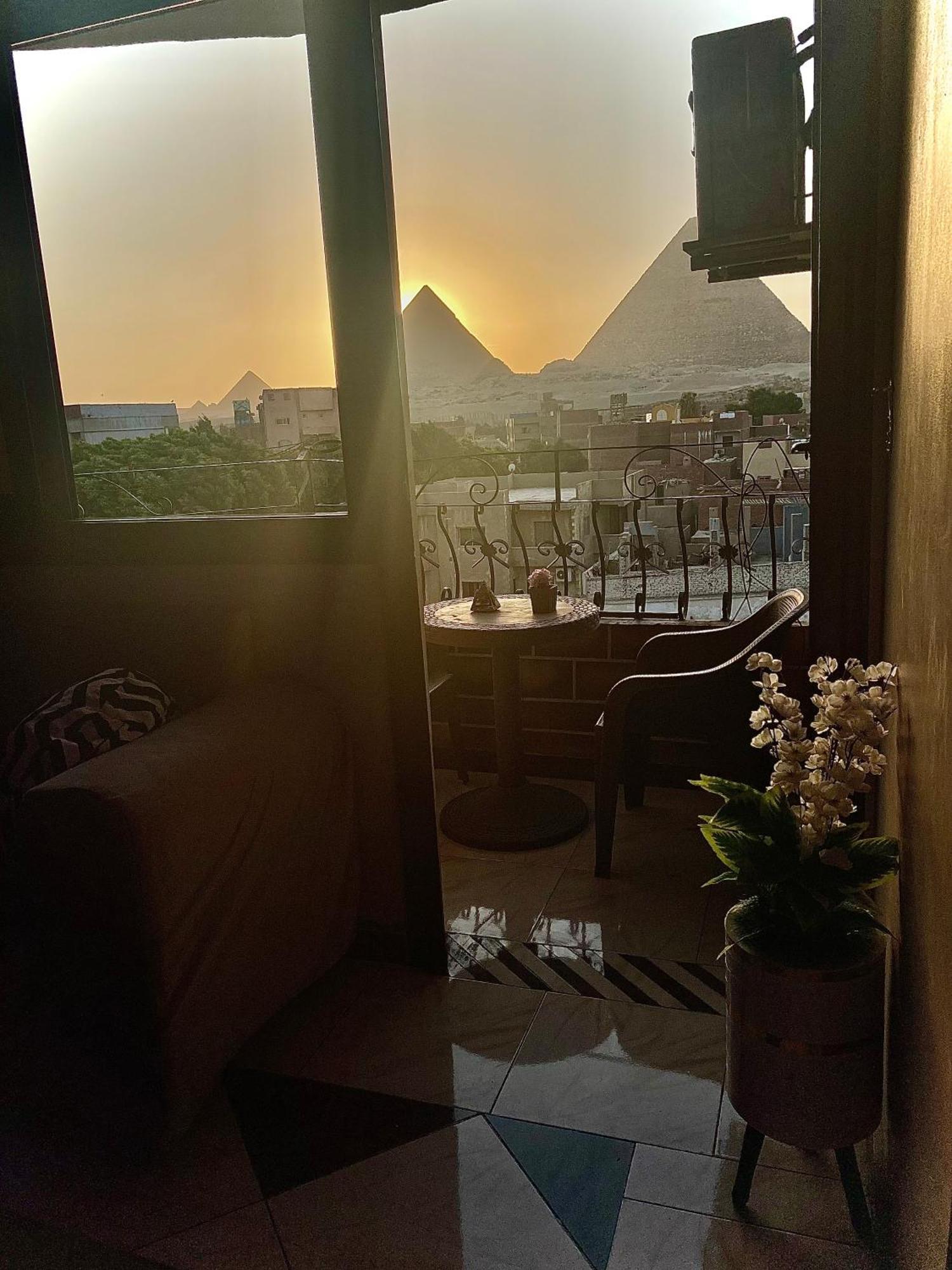Pyramids Hills View Apartment *